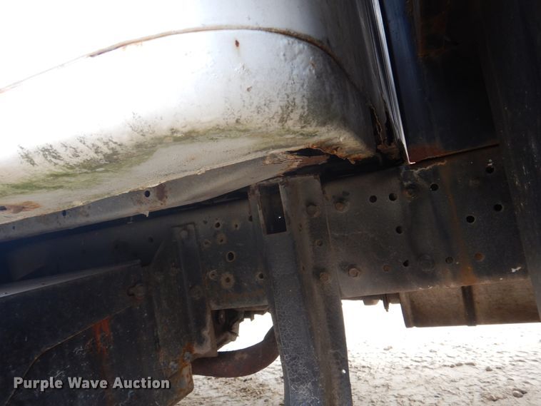 image for item DH8015 1991 International 4600  flatbed truck