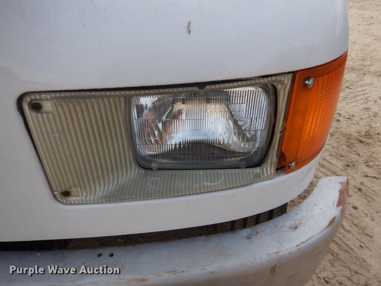 image for item DH8015 1991 International 4600  flatbed truck