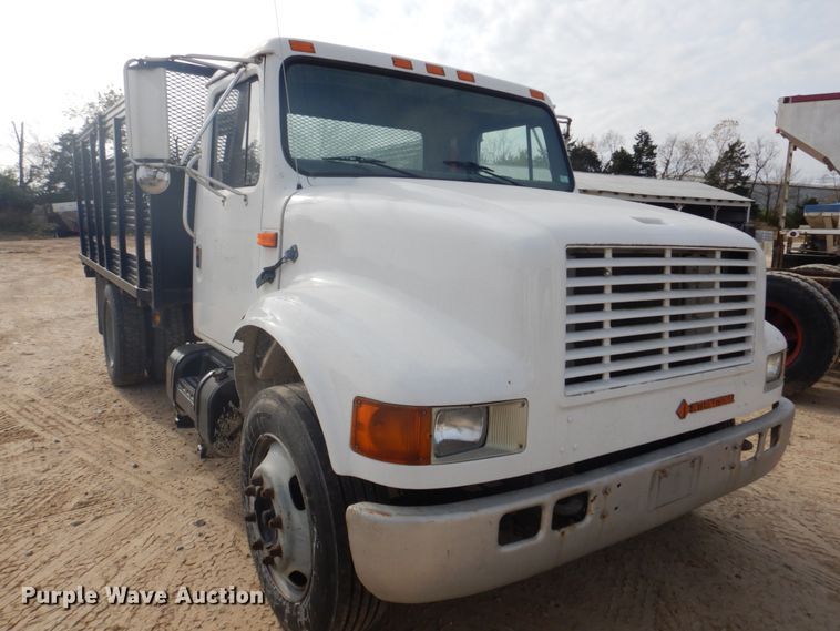 image for item DH8015 1991 International 4600  flatbed truck