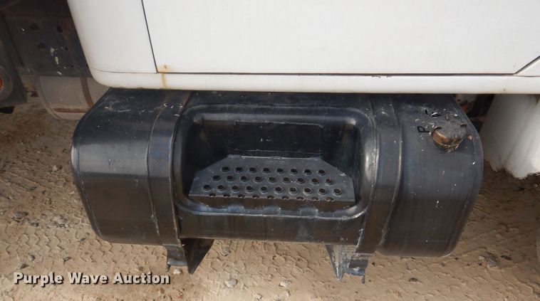 image for item DH8015 1991 International 4600  flatbed truck