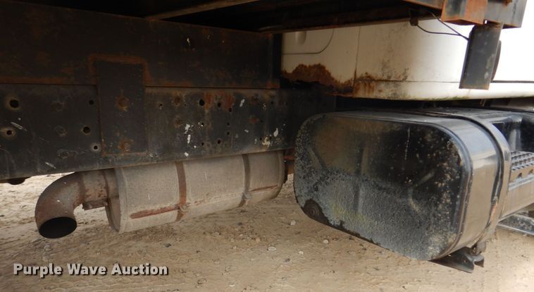 image for item DH8015 1991 International 4600  flatbed truck