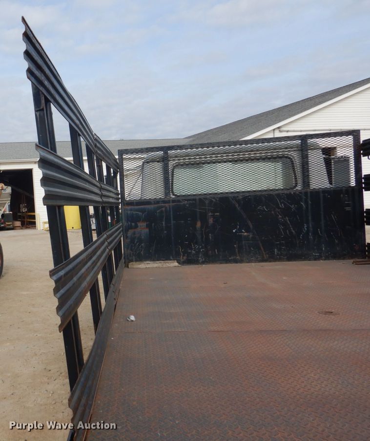 image for item DH8015 1991 International 4600  flatbed truck