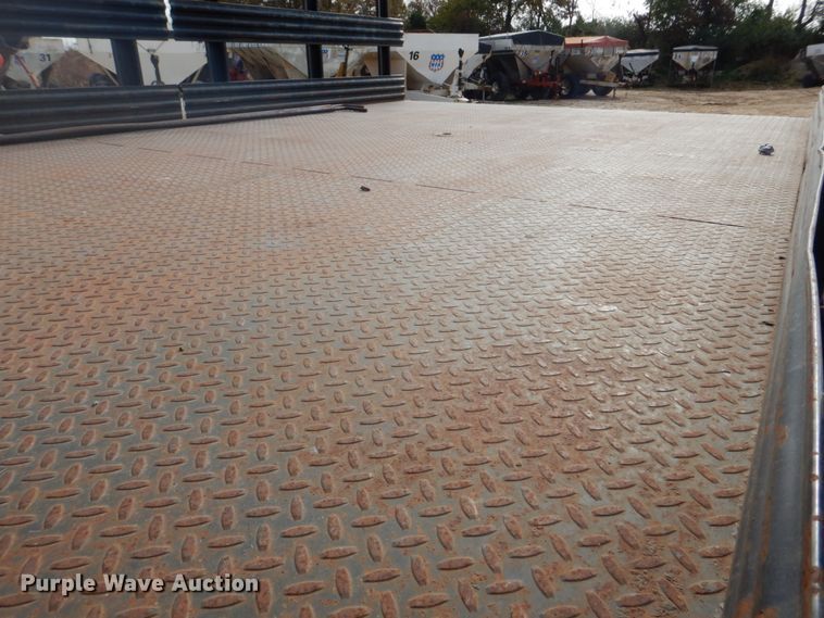 image for item DH8015 1991 International 4600  flatbed truck