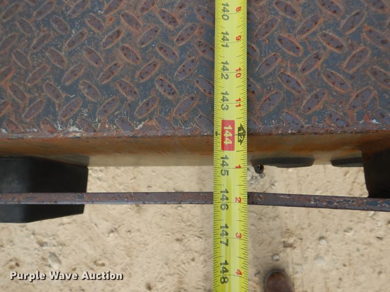 image for item DH8015 1991 International 4600  flatbed truck