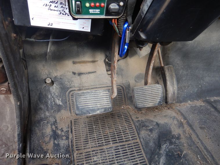 image for item DH8015 1991 International 4600  flatbed truck