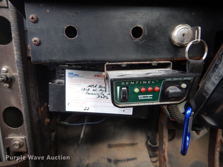 image for item DH8015 1991 International 4600  flatbed truck