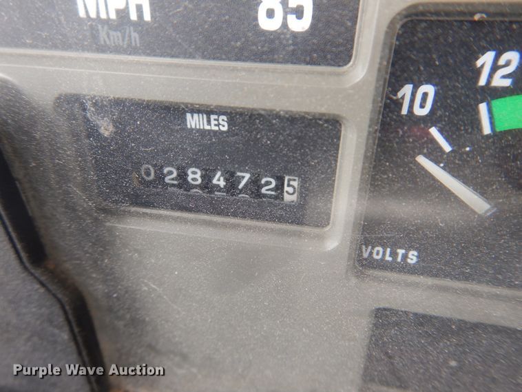 image for item DH8015 1991 International 4600  flatbed truck