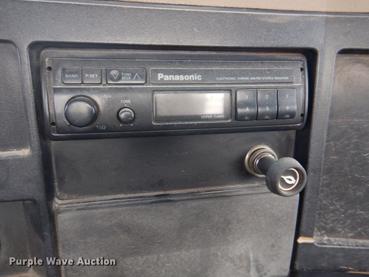 image for item DH8015 1991 International 4600  flatbed truck