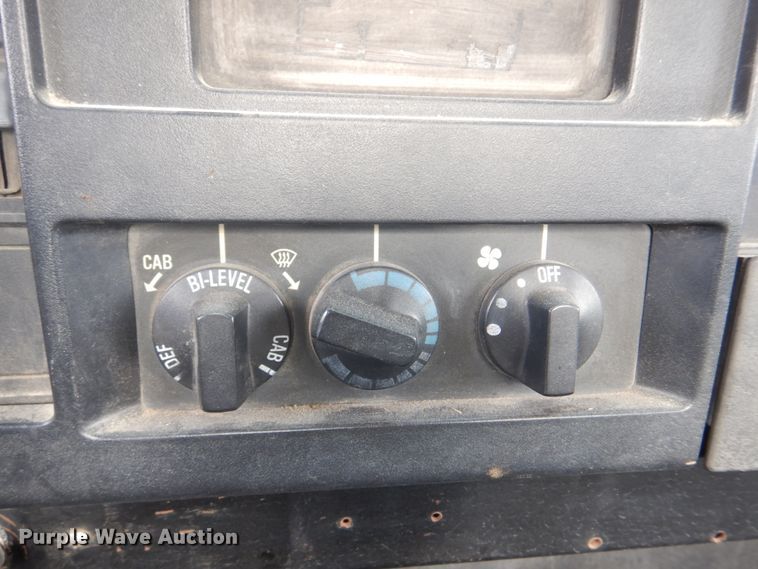 image for item DH8015 1991 International 4600  flatbed truck