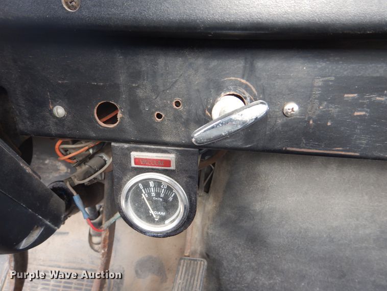 image for item DH8015 1991 International 4600  flatbed truck