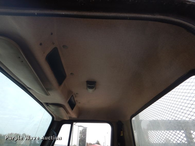 image for item DH8015 1991 International 4600  flatbed truck