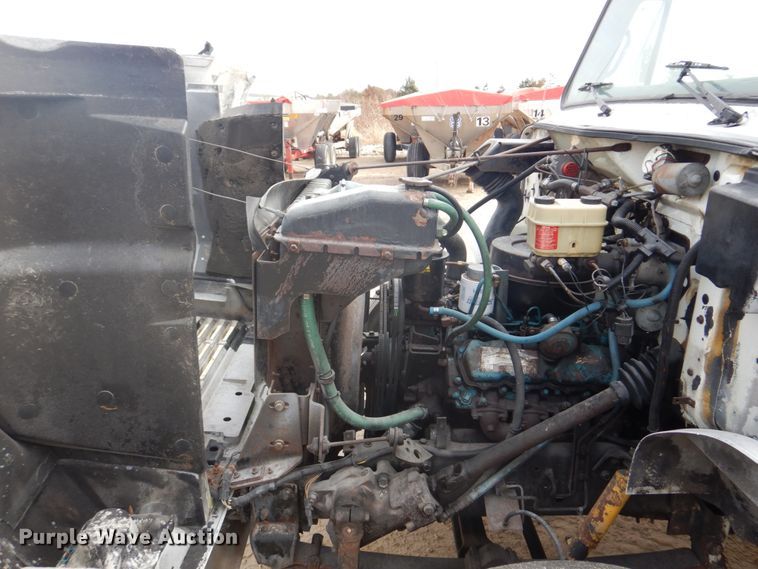 image for item DH8015 1991 International 4600  flatbed truck