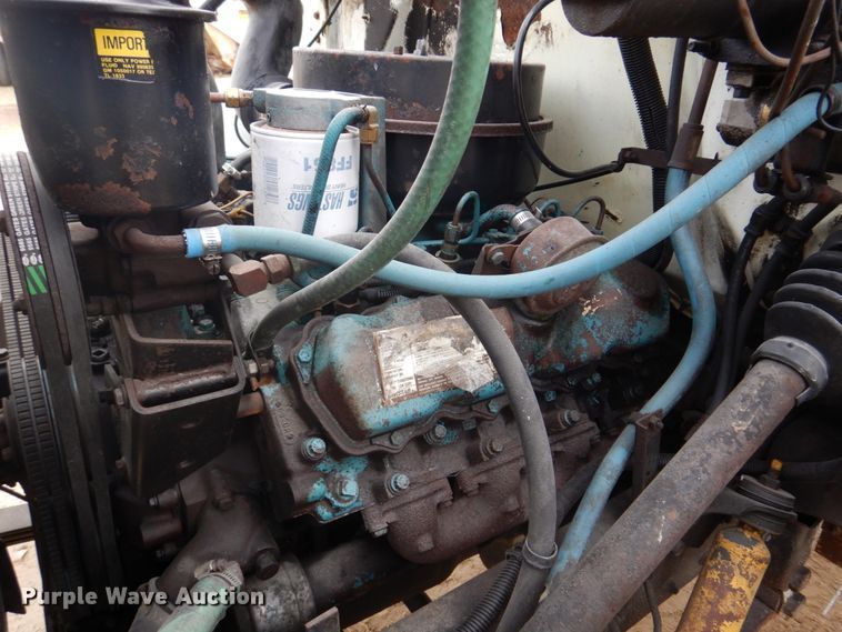 image for item DH8015 1991 International 4600  flatbed truck