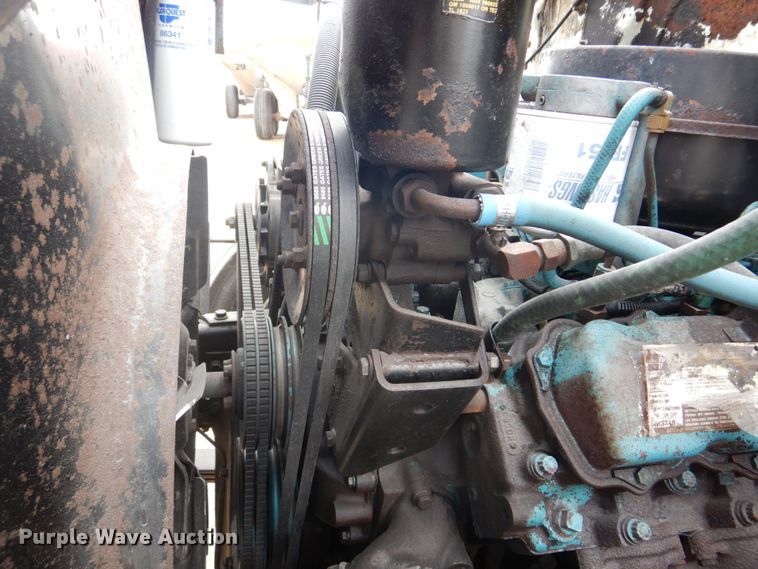 image for item DH8015 1991 International 4600  flatbed truck