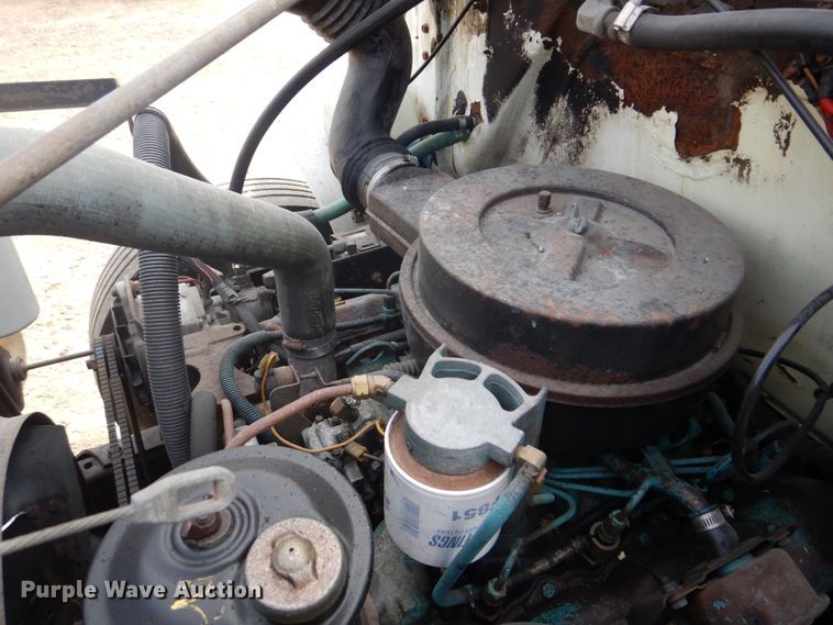 image for item DH8015 1991 International 4600  flatbed truck