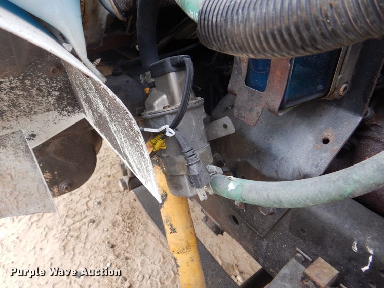 image for item DH8015 1991 International 4600  flatbed truck