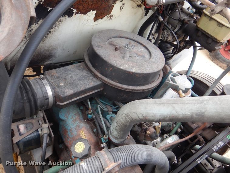 image for item DH8015 1991 International 4600  flatbed truck