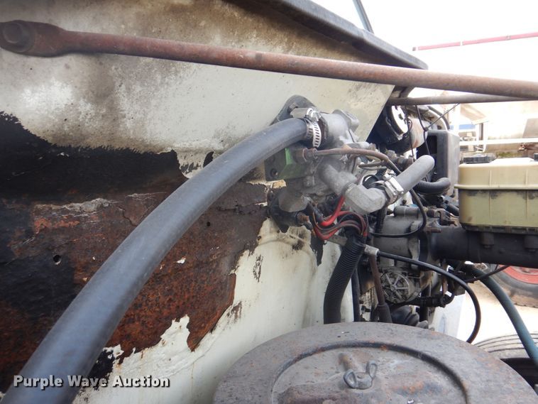 image for item DH8015 1991 International 4600  flatbed truck