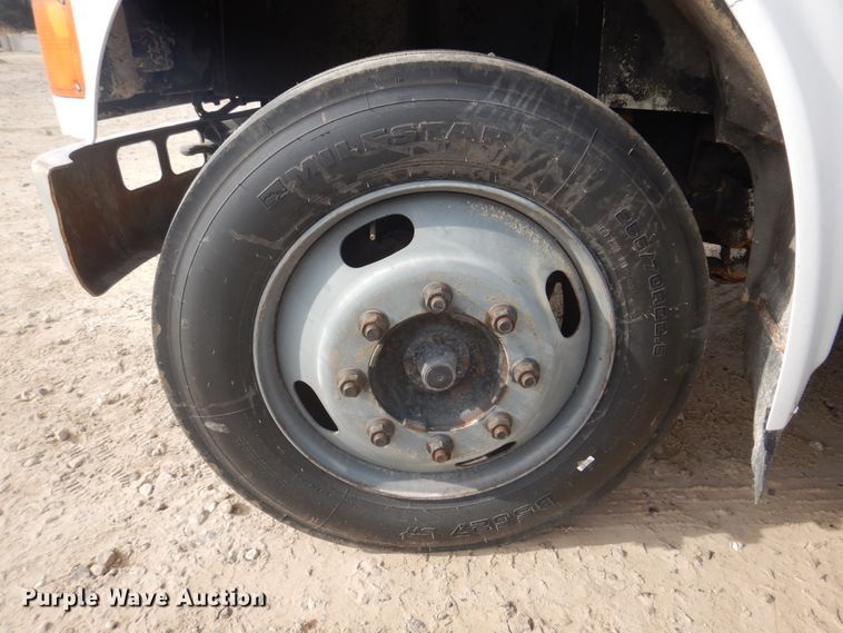 image for item DH8015 1991 International 4600  flatbed truck