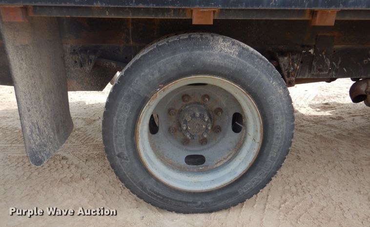 image for item DH8015 1991 International 4600  flatbed truck