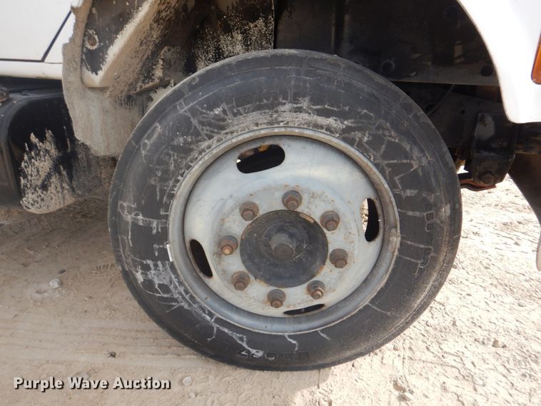 image for item DH8015 1991 International 4600  flatbed truck