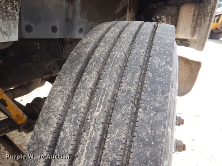 image for item DH8015 1991 International 4600  flatbed truck