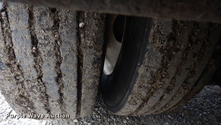 image for item DH8085 2002 Eager Beaver 55GSL  lowboy equipment trailer