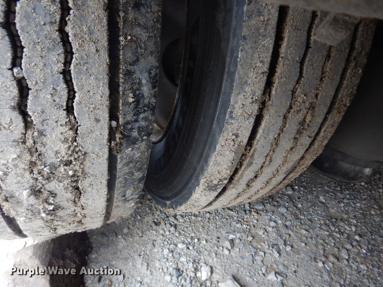 image for item DH8085 2002 Eager Beaver 55GSL  lowboy equipment trailer