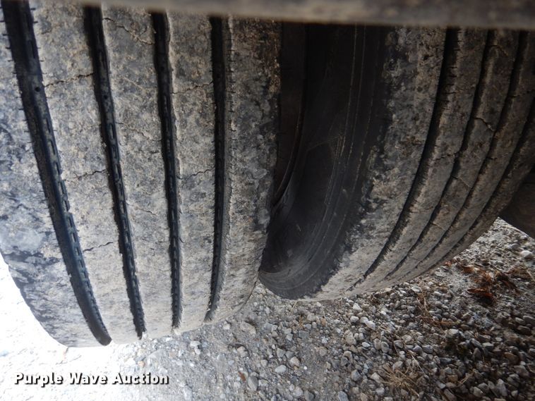 image for item DH8085 2002 Eager Beaver 55GSL  lowboy equipment trailer