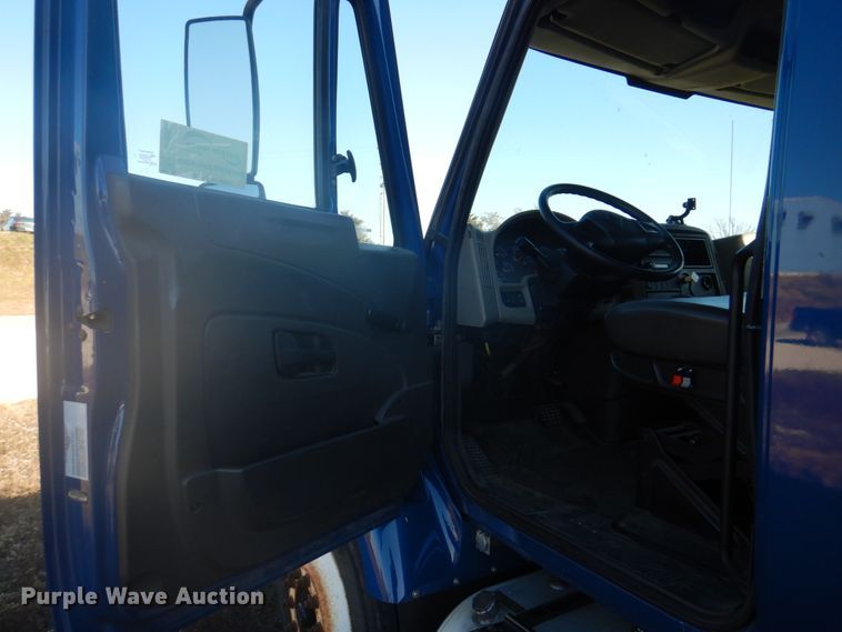 image for item DH8087 2013 International WorkStar 7300  box truck