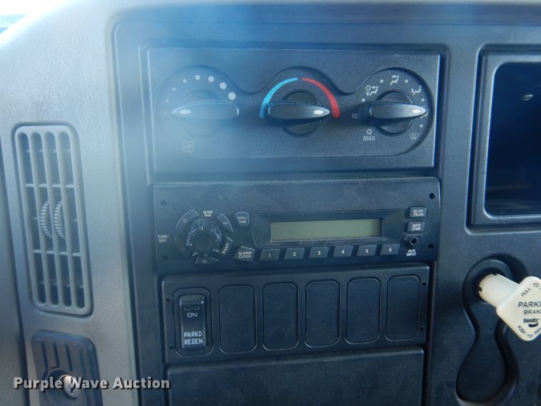 image for item DH8087 2013 International WorkStar 7300  box truck