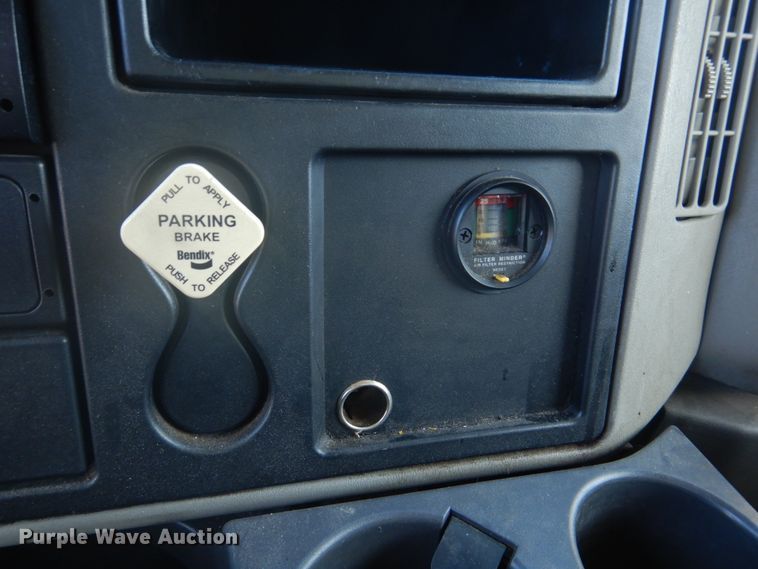 image for item DH8087 2013 International WorkStar 7300  box truck