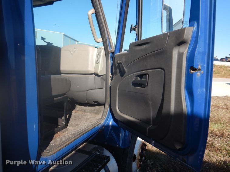 image for item DH8087 2013 International WorkStar 7300  box truck