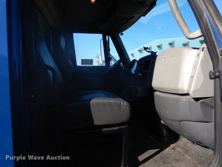 image for item DH8087 2013 International WorkStar 7300  box truck