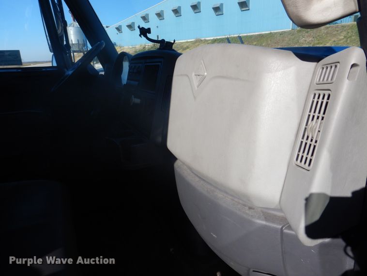 image for item DH8087 2013 International WorkStar 7300  box truck