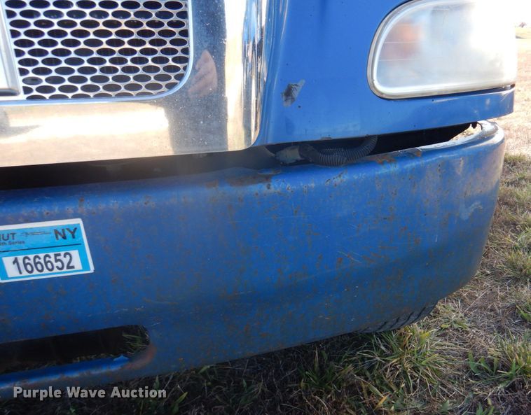 image for item DH8088 2009 Peterbilt 335  box truck