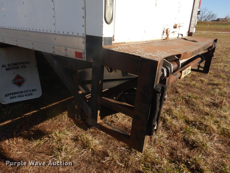 image for item DH8088 2009 Peterbilt 335  box truck