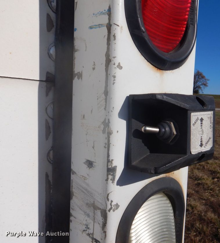 image for item DH8088 2009 Peterbilt 335  box truck