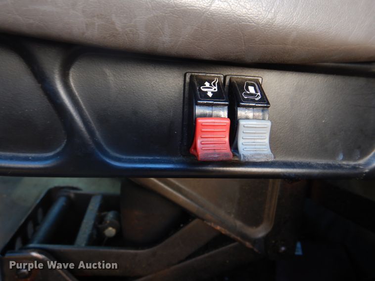 image for item DH8088 2009 Peterbilt 335  box truck