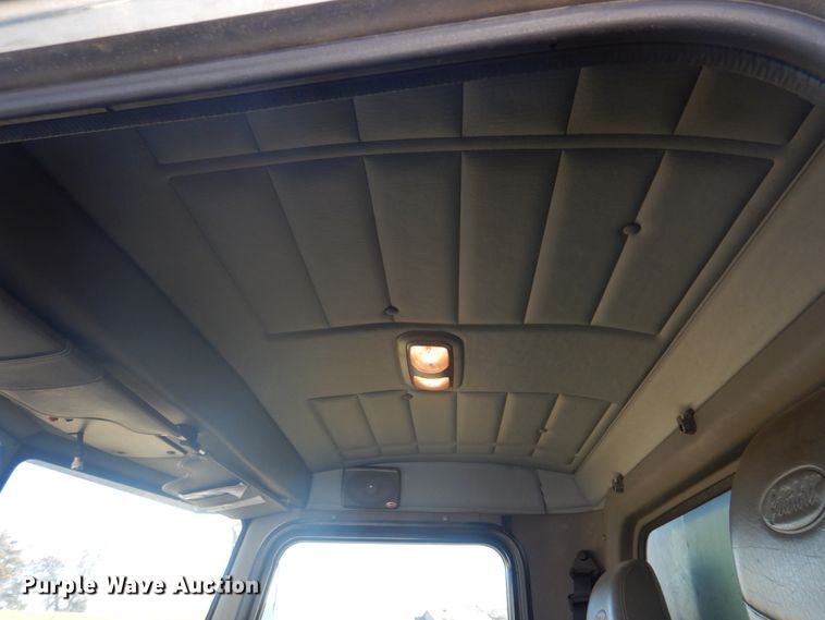 image for item DH8088 2009 Peterbilt 335  box truck