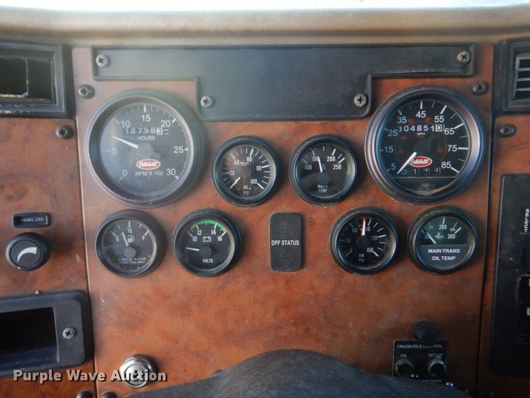 image for item DH8088 2009 Peterbilt 335  box truck