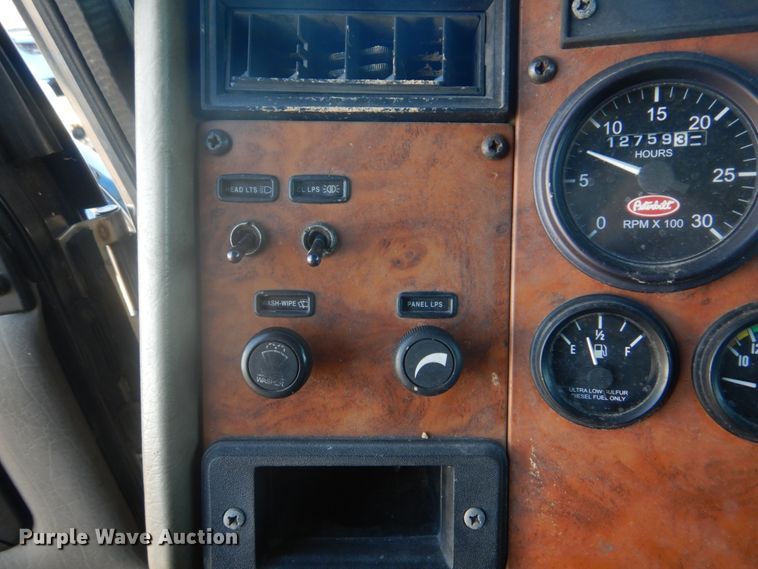 image for item DH8088 2009 Peterbilt 335  box truck