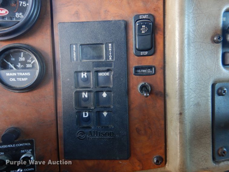 image for item DH8088 2009 Peterbilt 335  box truck