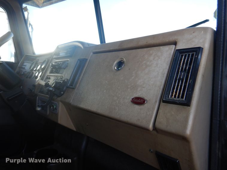 image for item DH8088 2009 Peterbilt 335  box truck