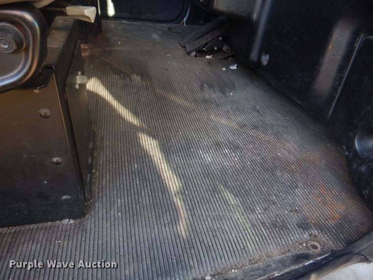 image for item DH8088 2009 Peterbilt 335  box truck