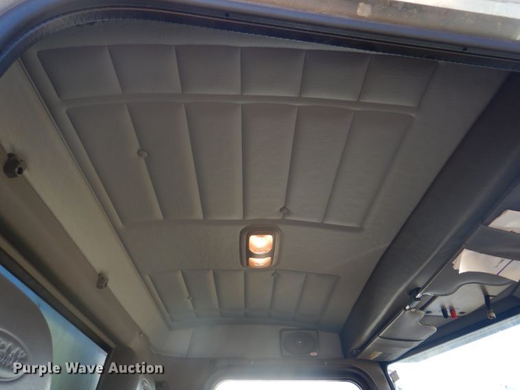 image for item DH8088 2009 Peterbilt 335  box truck