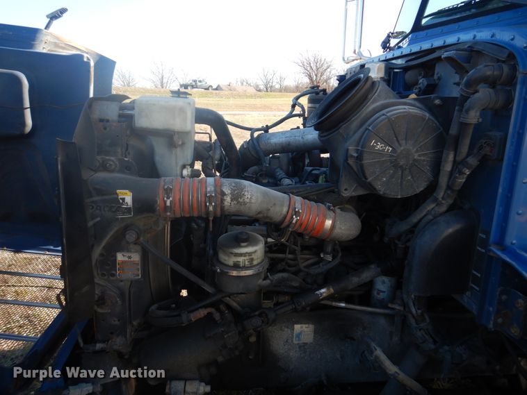 image for item DH8088 2009 Peterbilt 335  box truck