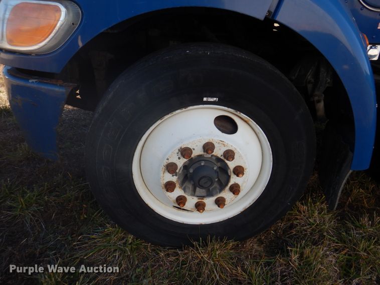 image for item DH8088 2009 Peterbilt 335  box truck