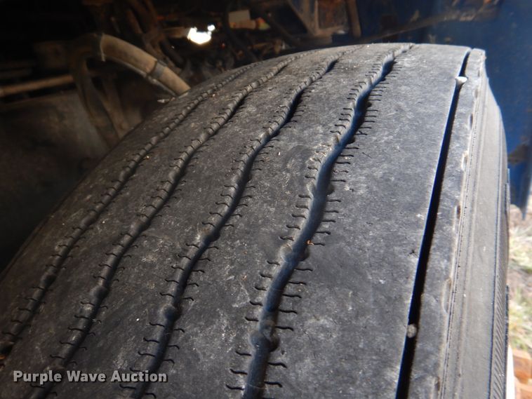 image for item DH8088 2009 Peterbilt 335  box truck