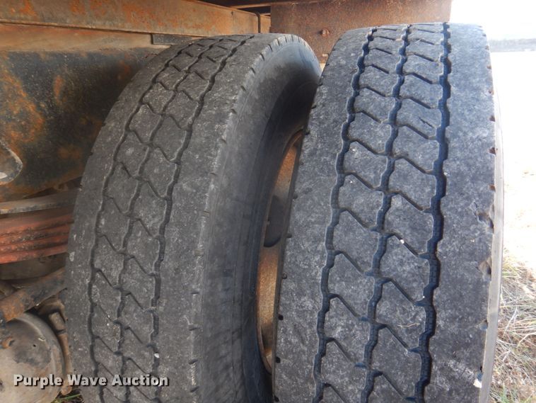 image for item DH8088 2009 Peterbilt 335  box truck